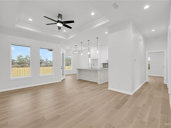 2nd image of 2514 Sunrise Ln