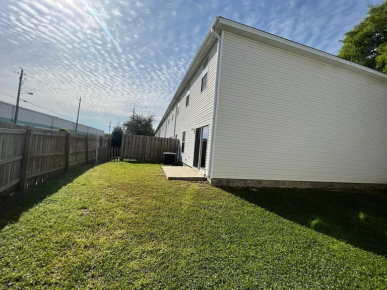 1028 Anniston Ct — Photo 16