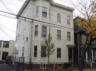 230 Brookline St #2E, Cambridge, MA 02139