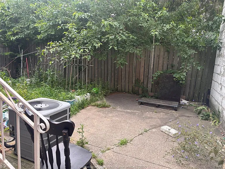 637 Tuscarora St — Photo 7