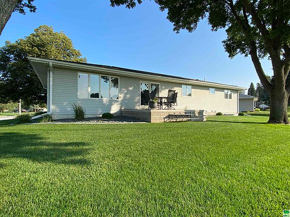 3rd image of 610 Park Ct