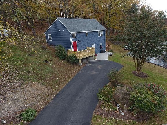 2nd image of 1601 Glenwood Dr SE