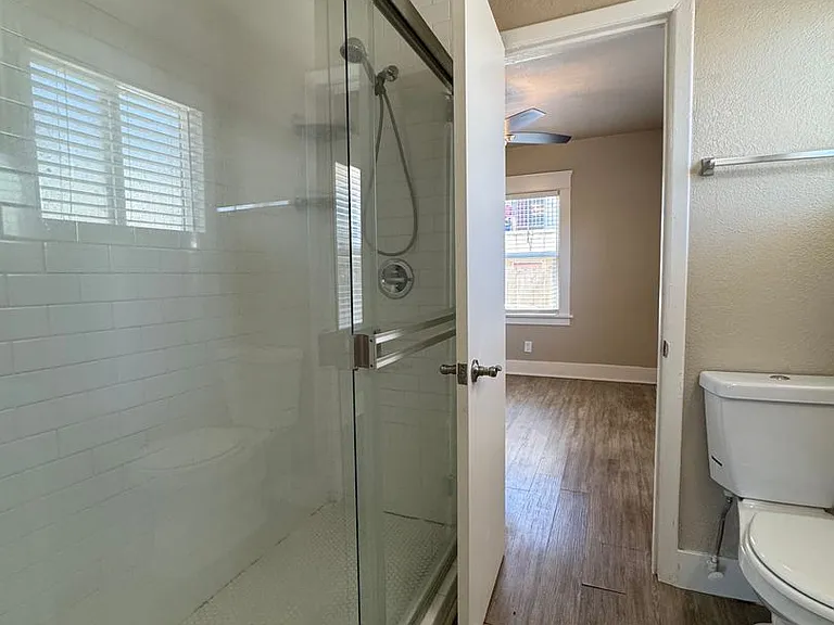114 De Force Ave — Photo 10