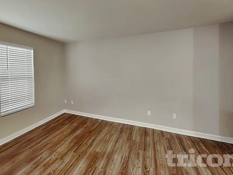 758 Sinclair Dr — Photo 4