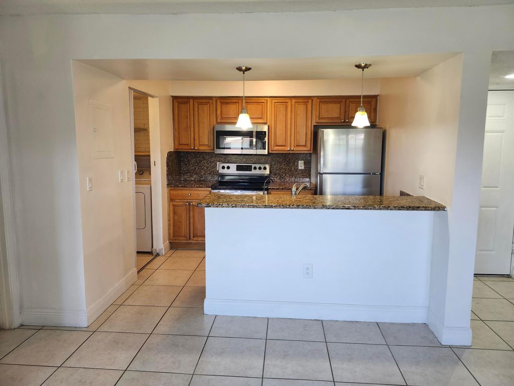 1283 SW 46th Avenue, photo 2