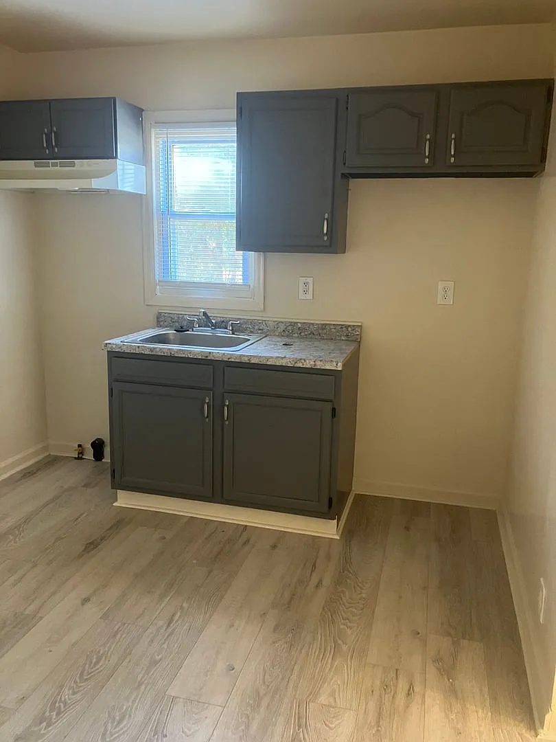 For Rent Newly Remodeled, 2 Bed / 1 Bath — Photo 4