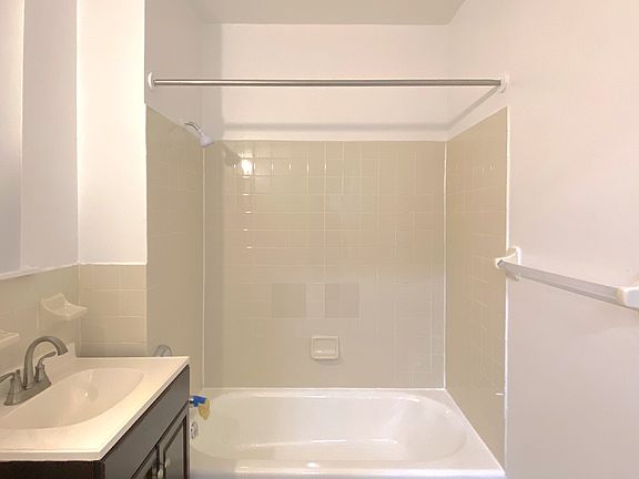 4th image of 221 E 111th St APT 2B