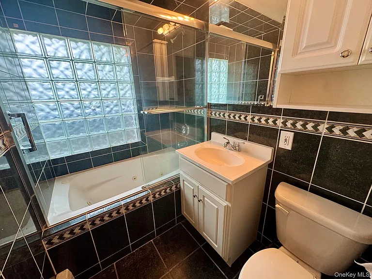 1 Allen St #1 — Photo 8
