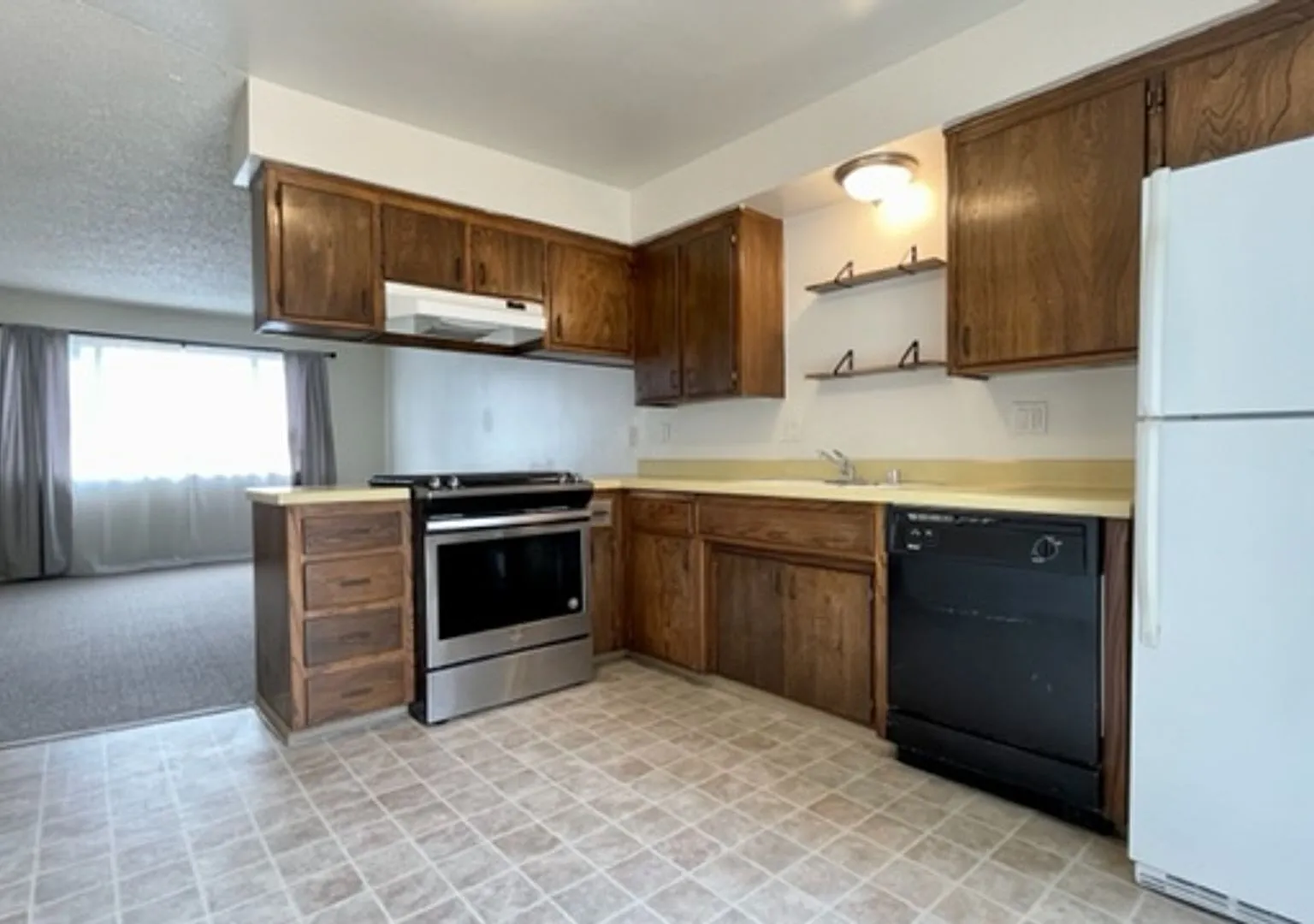 2 Bedroom Townhouse across from Harloe Elementary School in Arroyo Grande — Photo 4