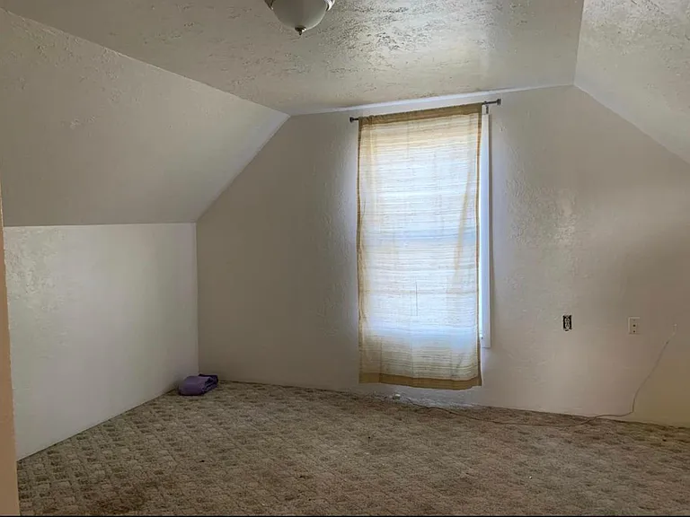 Upstairs bedroom.