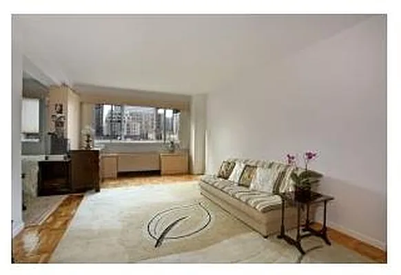 Sold by R New York | media 14