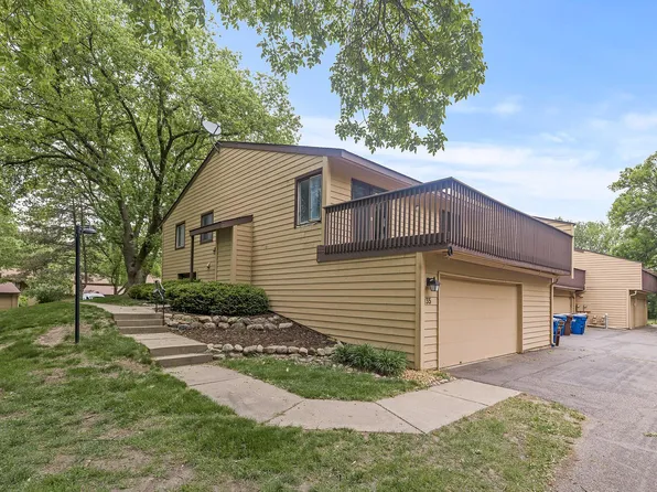 135 W Eagle Lake Dr, Maple Grove, MN 55369