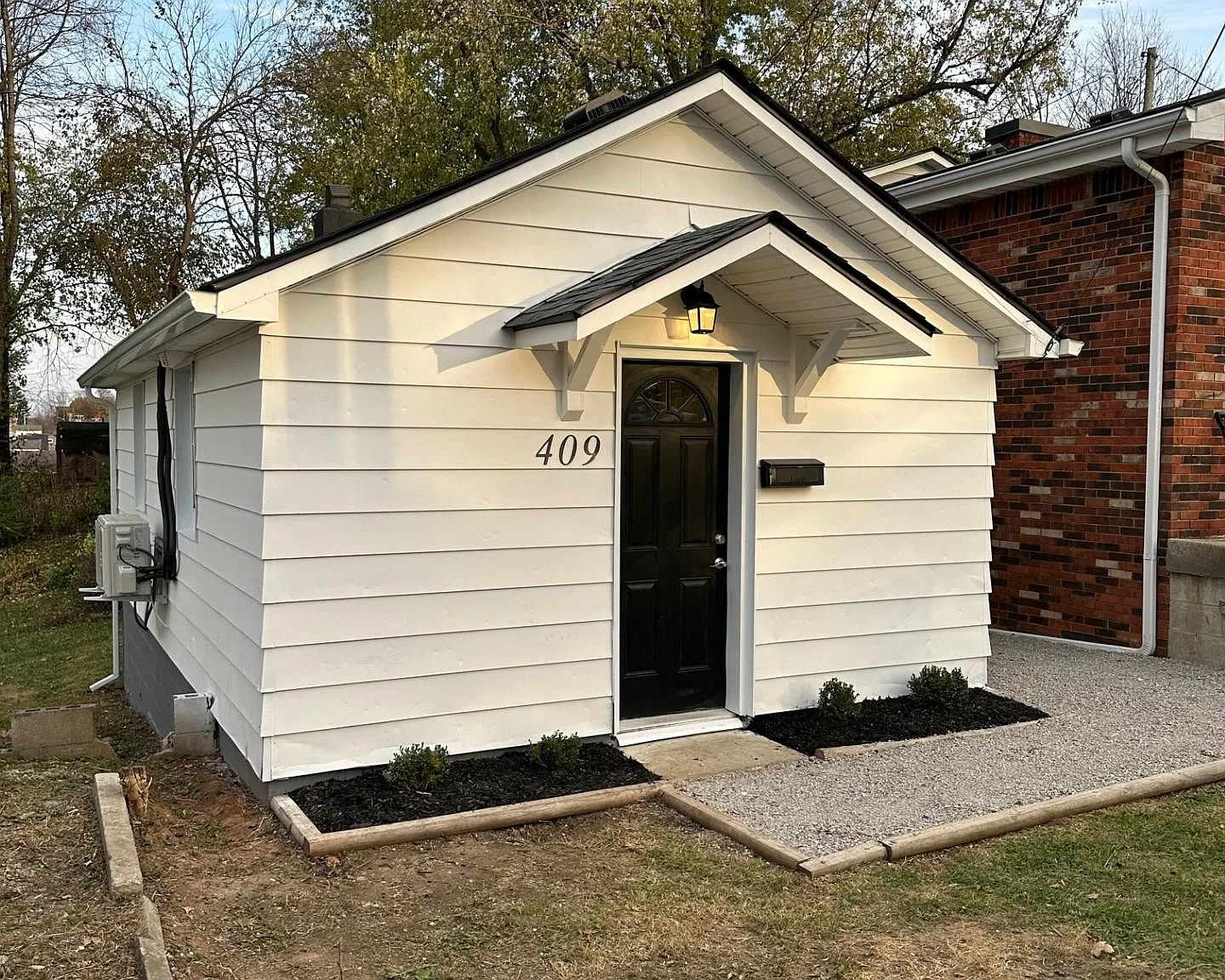 409 W Walnut St — Photo 1