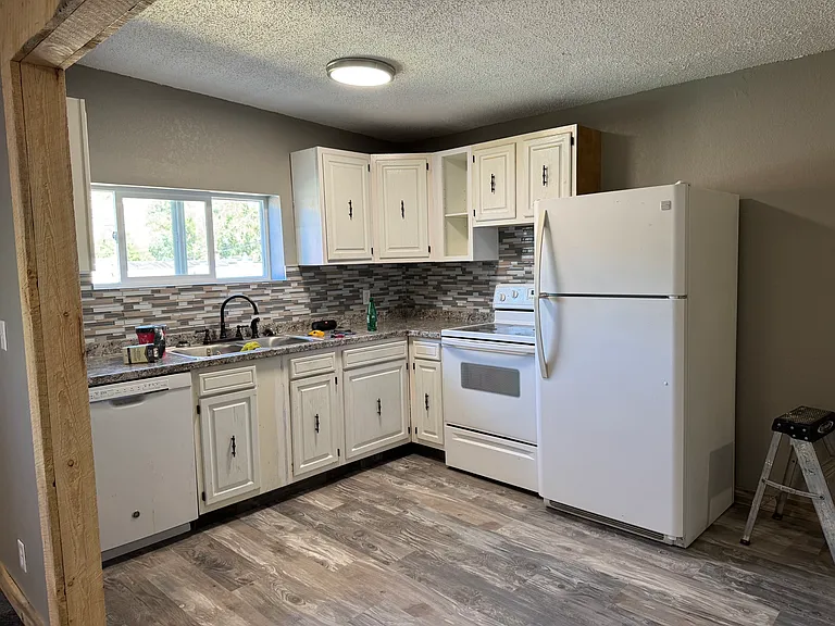 109 1/2 E Main St #6 — Photo 1