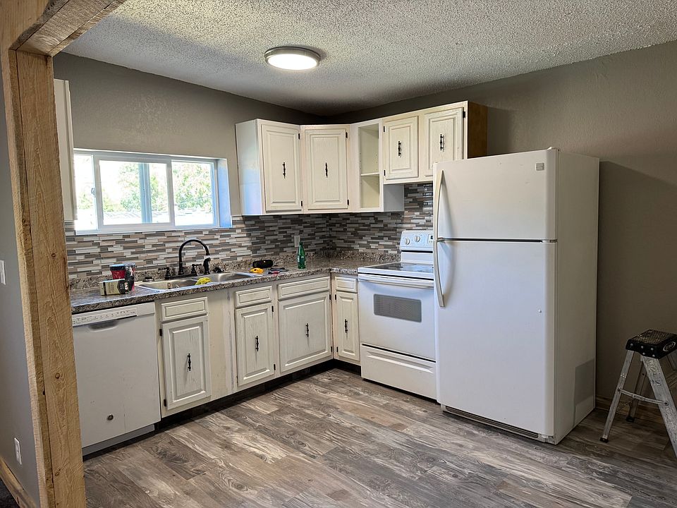 1st image of 109 1/2 E Main St #6