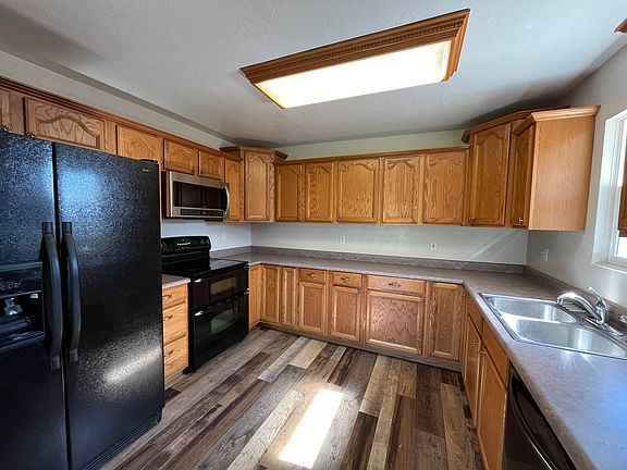 3rd image of 817 Campbell Ave