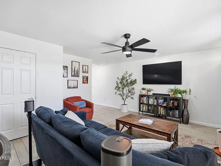2929 N 39th St #6 — Photo 5