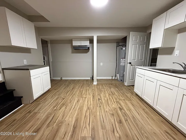 2221 W Madison St — Photo 4