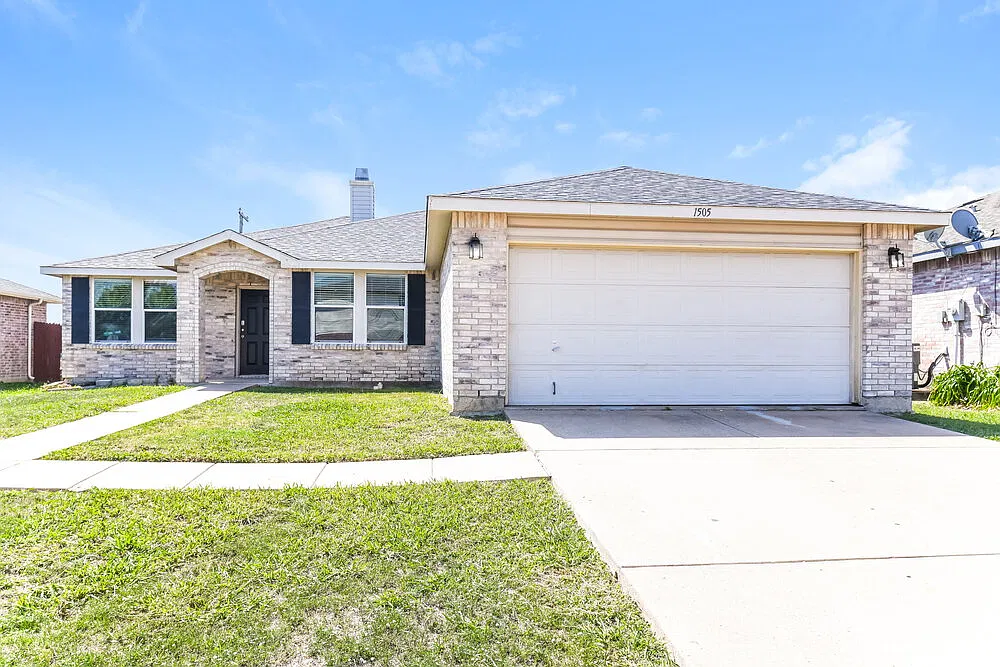 4 bed, 2.0 bath, 1979 sqft, $2,820 — Photo 1