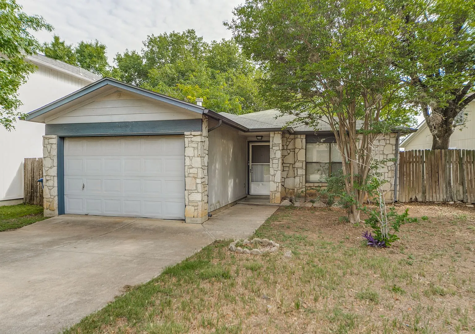 Welcome home to this charming single-story home in Hunters Chase — Photo 1