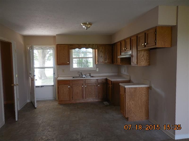 2nd image of 626 Dillard St