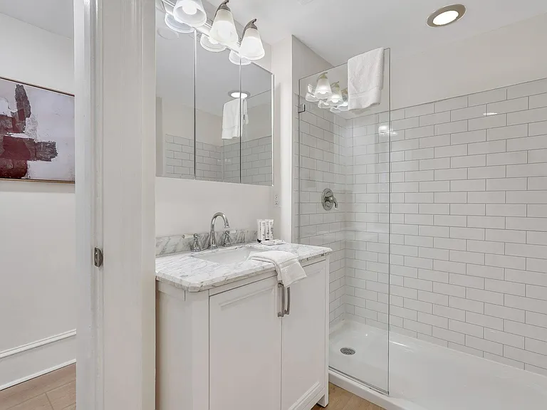 203 E York St #G — Photo 14