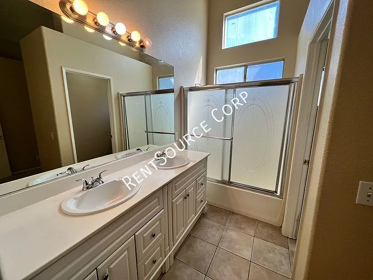 3424 Amber St — Photo 17