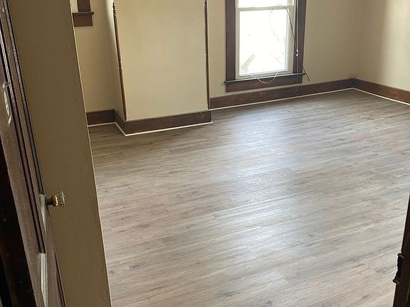 5th image of 107 W Jefferson St