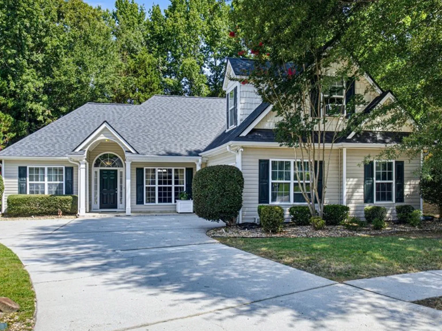 4 bed, 2440 sqft, $2,450 — Photo 3