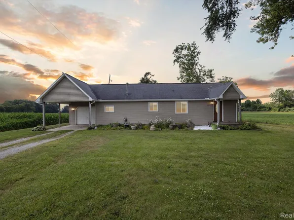 1612 Fischer Dr, Saginaw, MI 48601