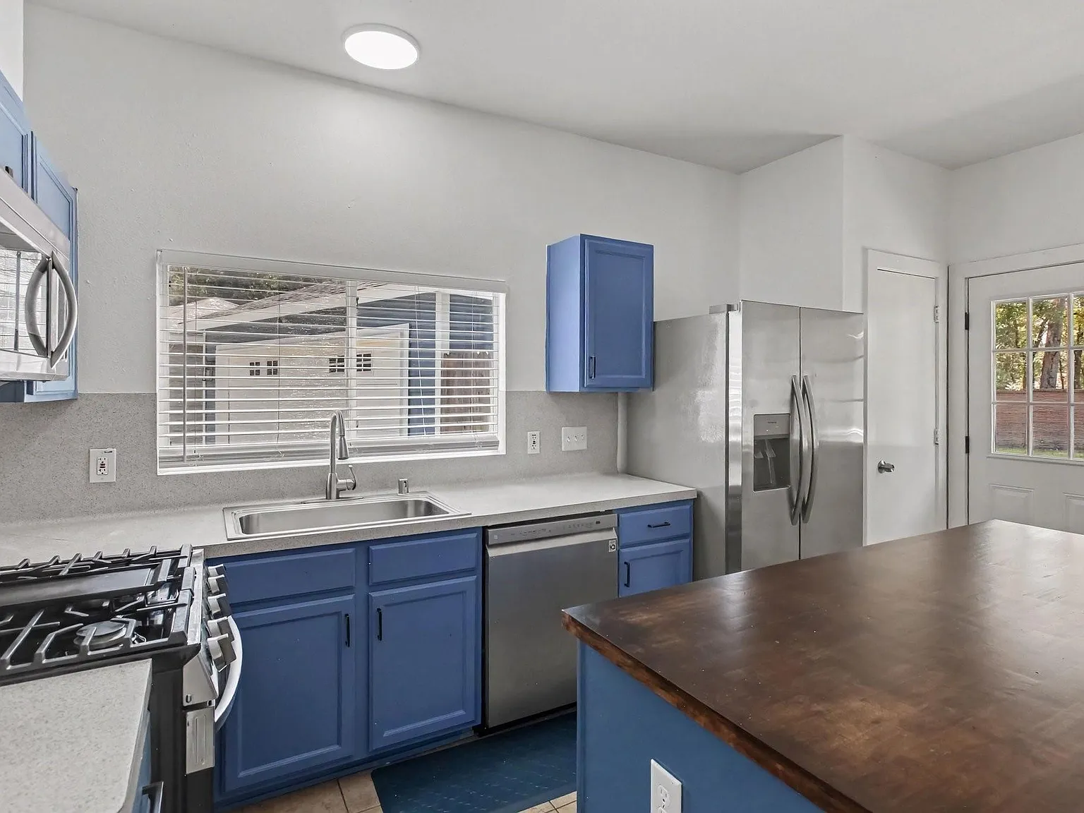 3 bed, 2.5 bath, 1620 sqft, $1,575 — Photo 4