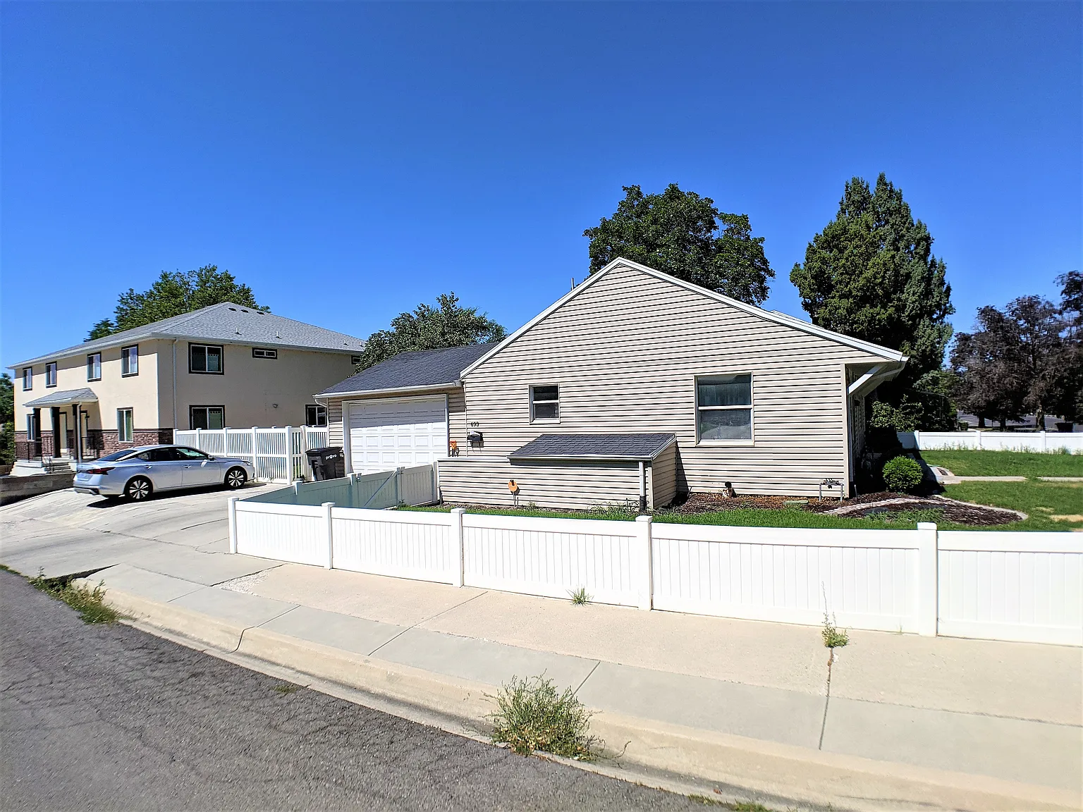 3 bed, 1344 sqft, $1,550 — Photo 2