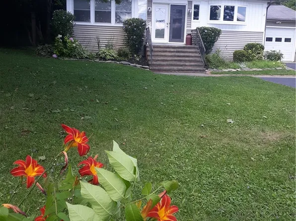 5992 Pine Haven Ln, Honeoye, NY 14471