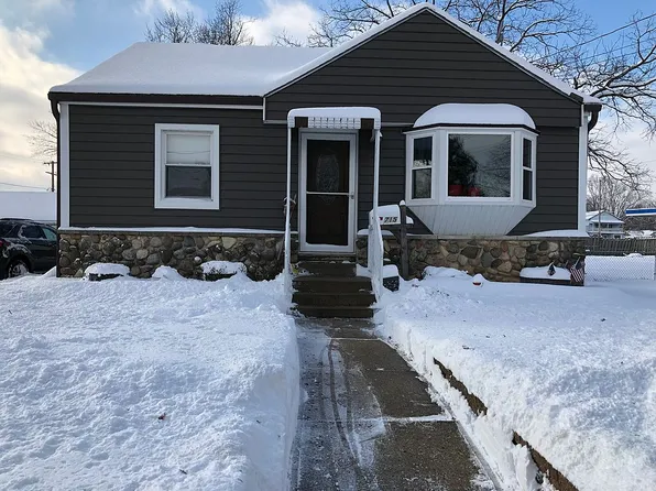 715 Jefferson St, Mukwonago, WI 53149