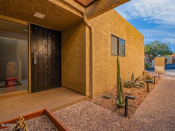 3rd image of 840 E Placita Del Mirador