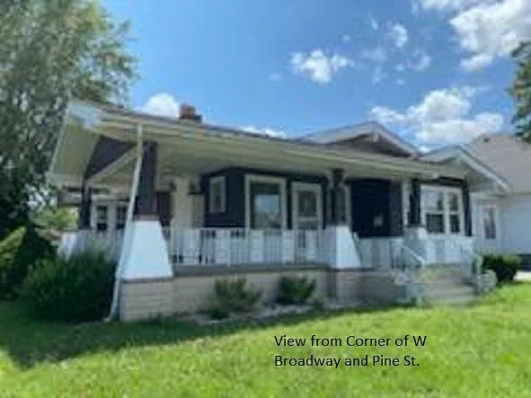 3 bed, 1360 sqft, $1,200 — Photo 1