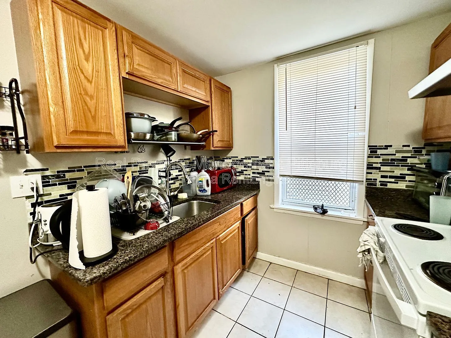 6 bed, 2.0 bath, 1735 sqft, $3,100 — Photo 3