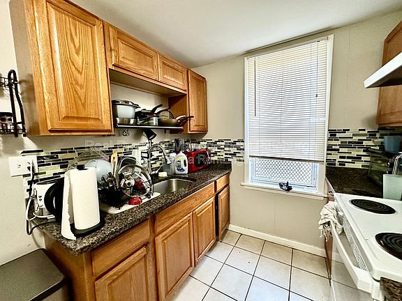 3rd image of 335 Lawn St