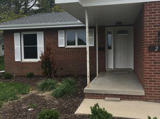 2 Pebble Cir, Gridley, IL 61744