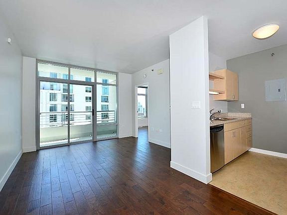 2nd image of 425 W Beech St Unit 1552