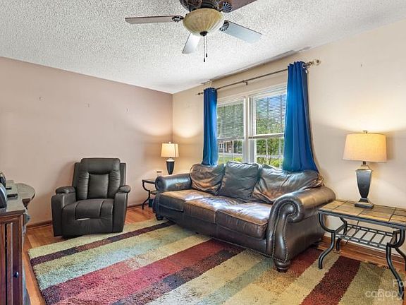 3rd image of 1199 Courtney Dr