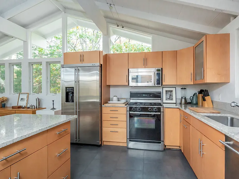 1099 Springs Fireplace Rd — Photo 11