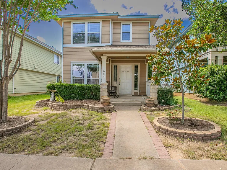 824 Palo Duro Dr — Photo 1