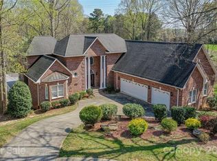 120 Manitoba Ln, Mooresville, NC 28117
