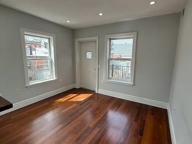 61 Erie St #3R — Photo 3