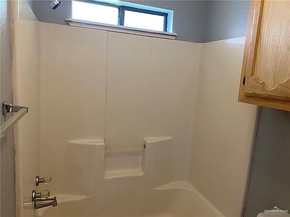 5th image of 415 W Reid Dr