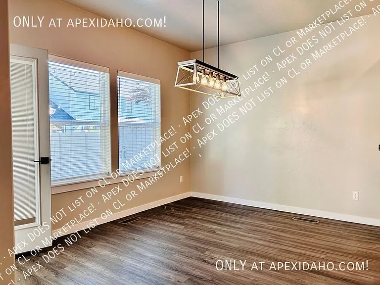 1354 E Argence St — Photo 3