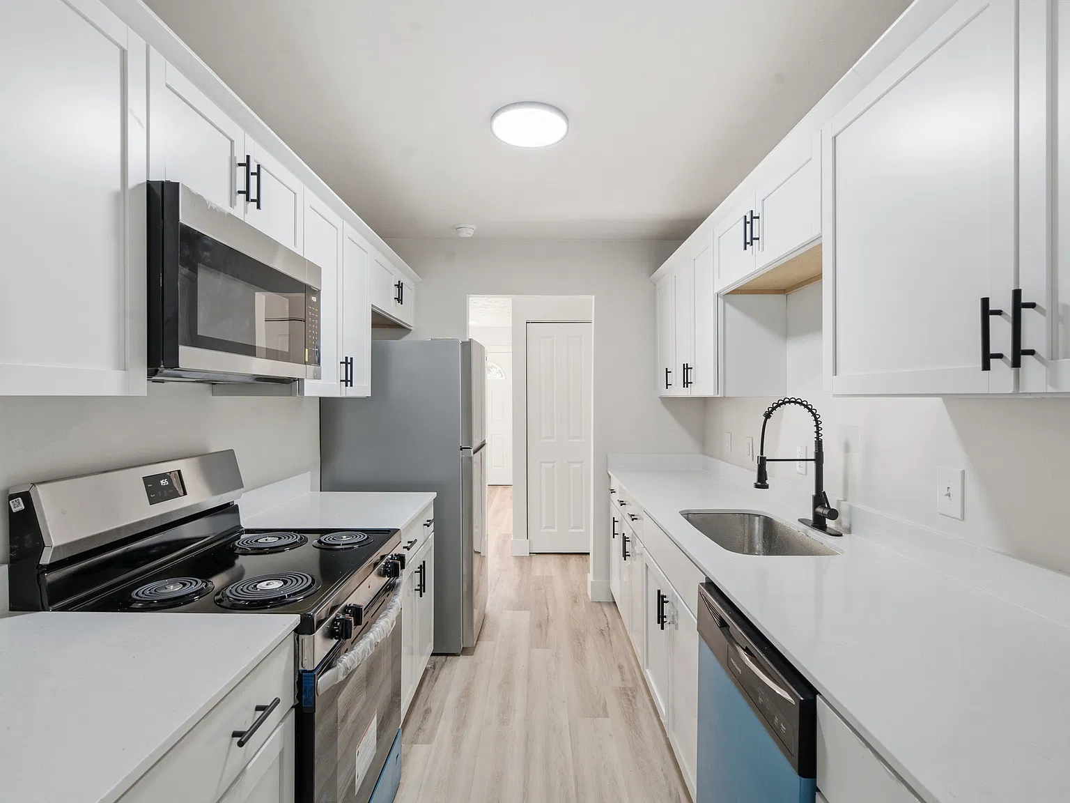 3 bed, 1100 sqft, $1,450 — Photo 1