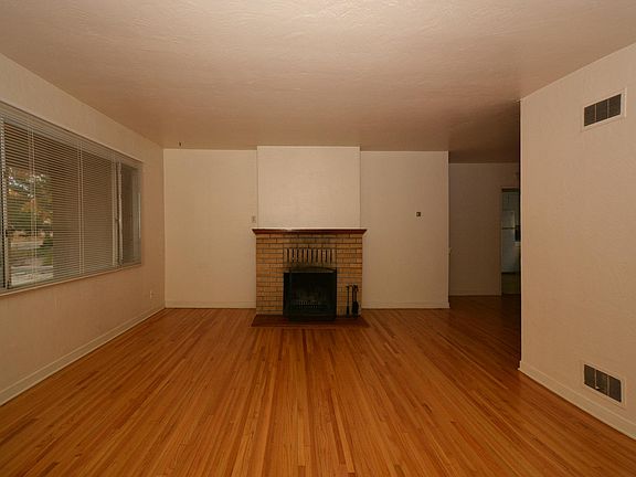 4th image of 3828 La Hacienda Dr NE