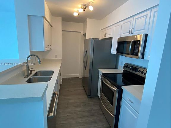 3rd image of 1155 Brickell Bay Dr APT 2505